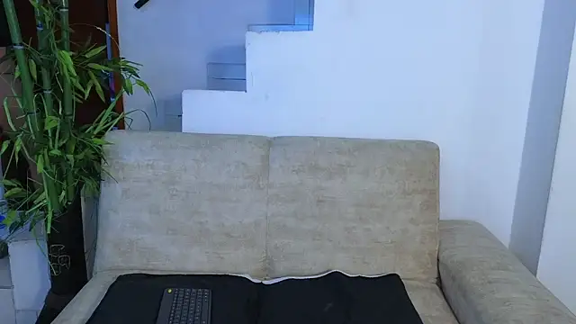 Lorenne Miller online show from April 16, 2026, 2:34 am