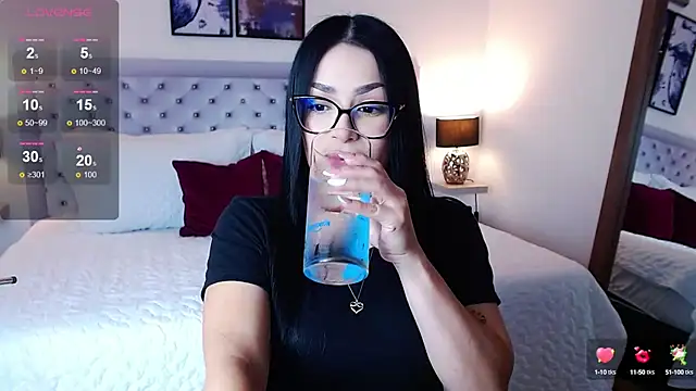 sarascottt online show from February 13, 2025, 2:52 pm