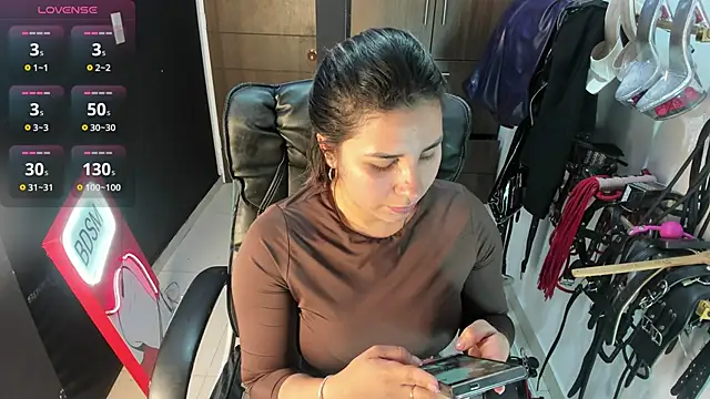 violet bdsmx online show from October 3, 2025, 11:24 pm