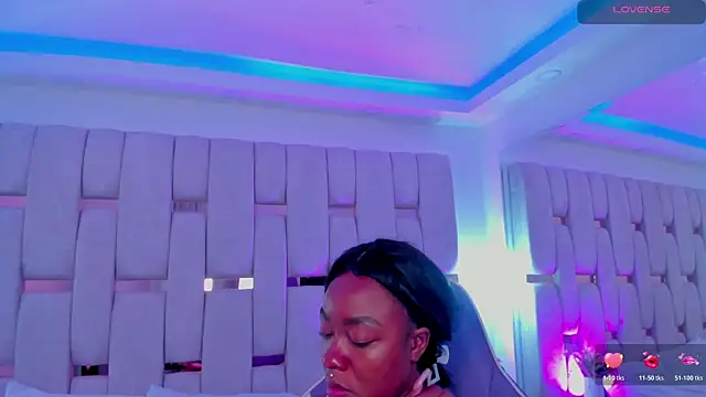 mia schwarz online show from April 15, 2026, 10:32 pm