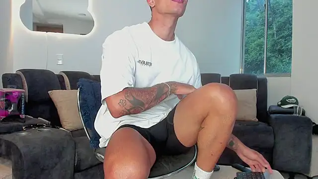 Snapshot of davis_alx1 chatting on February 16, 2025, 11:05 pm davis alx1 online show from February 16, 2025, 11:05 pm