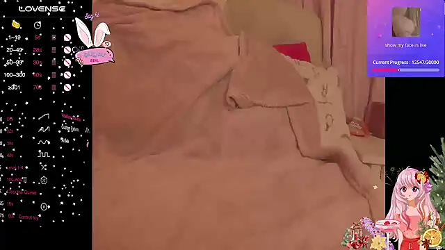 Snapshot of Blondecandie chatting on February 10, 2026, 11:14 am Blondecandie online show from February 10, 2026, 11:14 am