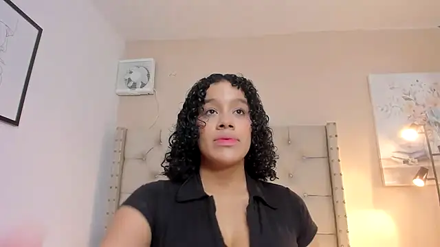 vanesasexyhot21 online show from October 6, 2025, 2:42 am