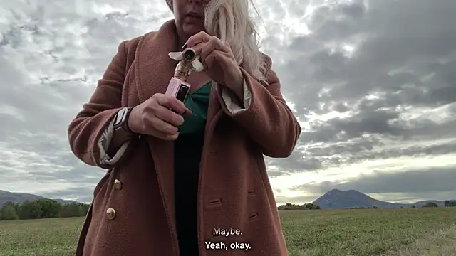 EmyLana online show from October 25, 2025, 8:22 am