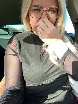 EmyLana online show from January 14, 2026, 9:48 am