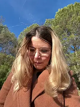 EmyLana online show from February 21, 2026, 8:15 am