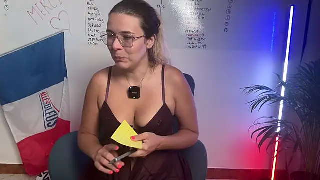 Snapshot of EmyLana chatting on July 2, 2026, 7:09 pm EmyLana online show from July 2, 2026, 7:09 pm