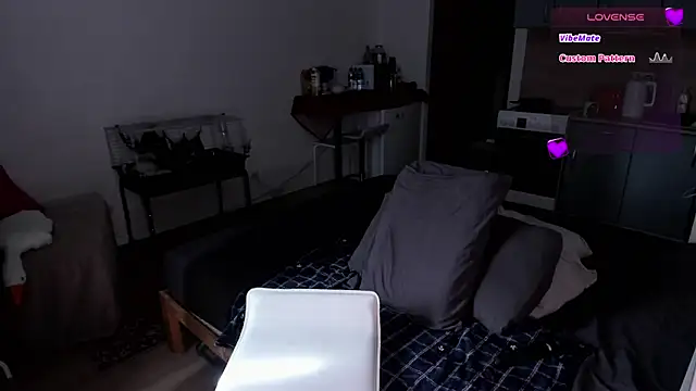 Natural pussy online show from April 21, 2026, 7:47 am