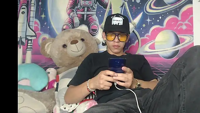 axel sex 69 online show from October 16, 2025, 10:44 pm