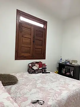 Im Amelia online show from April 19, 2026, 8:22 pm