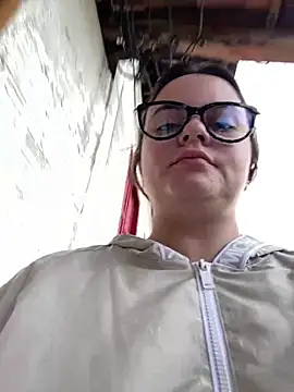 Im Amelia online show from April 21, 2026, 12:00 pm