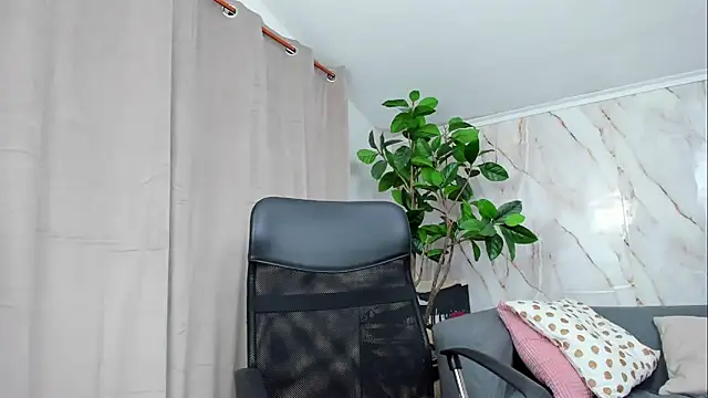Snapshot of JennaPrice chatting on July 7, 2026, 10:03 pm JennaPrice online show from July 7, 2026, 10:03 pm
