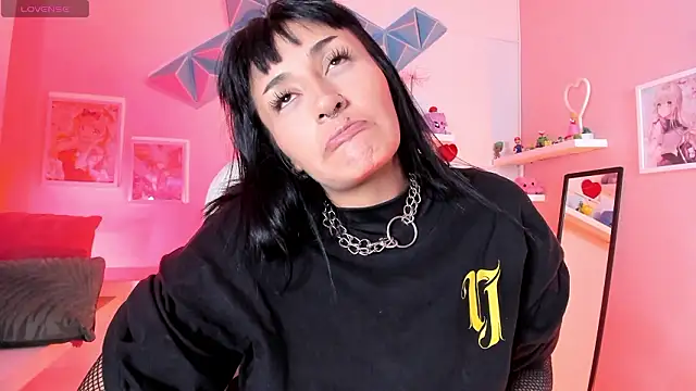 Valkiria ponce online show from March 13, 2026, 5:14 am