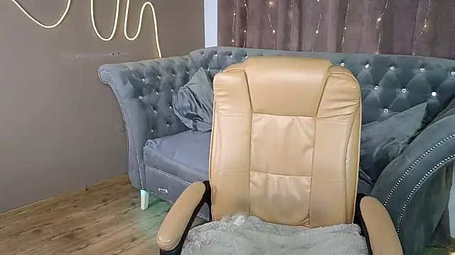 Snapshot of GloriNichols chatting on January 19, 2025, 7:04 am GloriNichols online show from January 19, 2025, 7:04 am