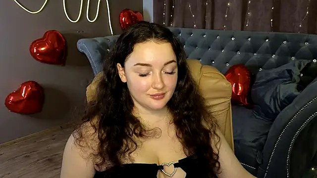 Snapshot of GloriNichols chatting on February 3, 2025, 9:41 am GloriNichols online show from February 3, 2025, 9:41 am