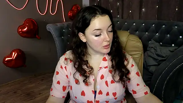 Snapshot of GloriNichols chatting on February 16, 2025, 9:26 am GloriNichols online show from February 16, 2025, 9:26 am