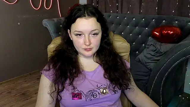 Snapshot of GloriNichols chatting on March 17, 2025, 2:12 pm GloriNichols online show from March 17, 2025, 2:12 pm