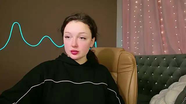 Snapshot of GloriNichols chatting on October 19, 2025, 5:19 am GloriNichols online show from October 19, 2025, 5:19 am