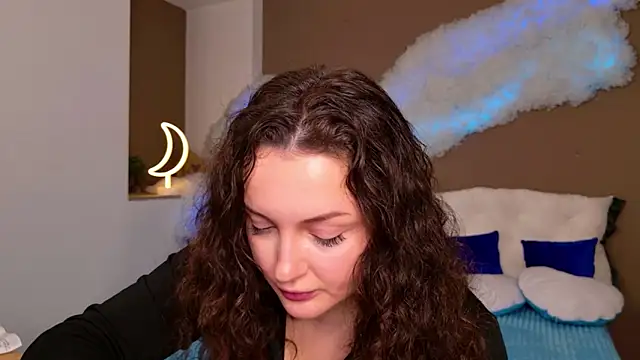 Snapshot of GloriNichols chatting on November 11, 2025, 10:48 am GloriNichols online show from November 11, 2025, 10:48 am