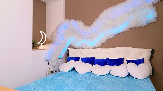 Snapshot of GloriNichols chatting on November 16, 2025, 6:08 am GloriNichols online show from November 16, 2025, 6:08 am