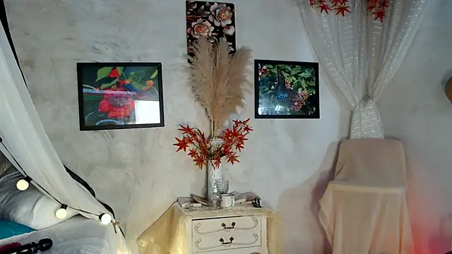 Snapshot of Kyara_Queen chatting on January 12, 2025, 9:40 pm Kyara Queen online show from January 12, 2025, 9:40 pm