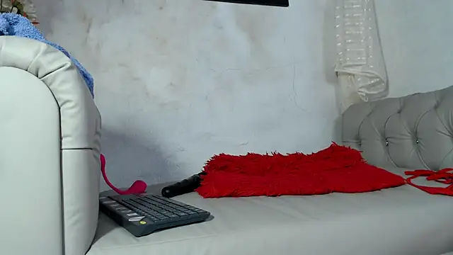 Snapshot of Kyara_Queen chatting on January 26, 2025, 12:16 am Kyara Queen online show from January 26, 2025, 12:16 am