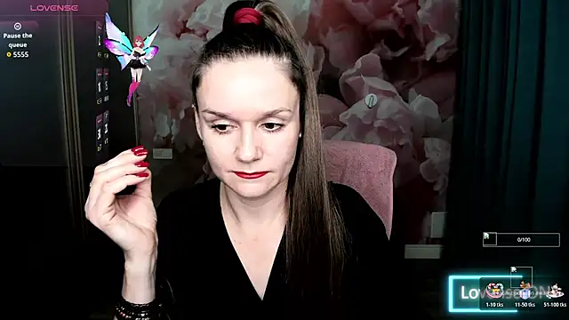 AriaGray online show from November 1, 2025, 8:55 pm