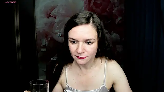 AriaGray online show from November 22, 2025, 2:43 am