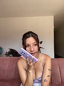Snapshot of FerneyManti chatting on May 1, 2026, 3:05 pm FerneyManti online show from May 1, 2026, 3:05 pm