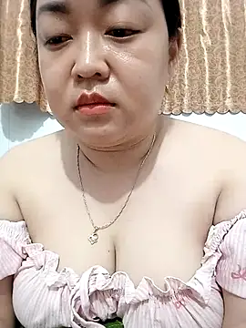 VyOanh2K online show from October 25, 2025, 1:51 pm