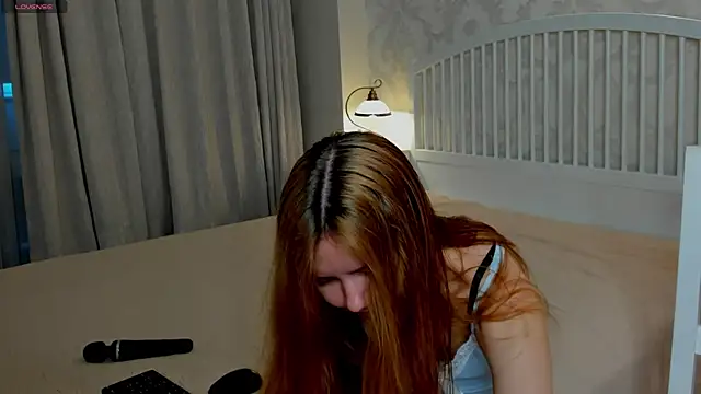 Eva  Lewis online show from April 11, 2026, 4:06 am