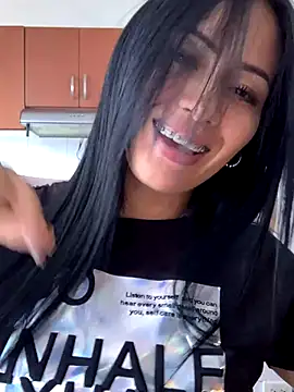 Sara luna  online show from December 3, 2024, 8:50 pm