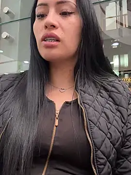 Sara luna  online show from January 6, 2025, 4:02 pm