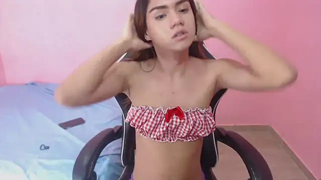 Snapshot of DEMI_LEED chatting on February 4, 2025, 2:43 pm DEMI LEED online show from February 4, 2025, 2:43 pm