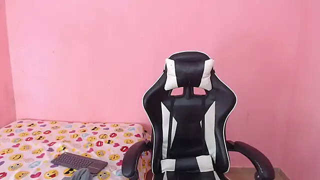 Snapshot of DEMI_LEED chatting on February 8, 2025, 7:59 pm DEMI LEED online show from February 8, 2025, 7:59 pm