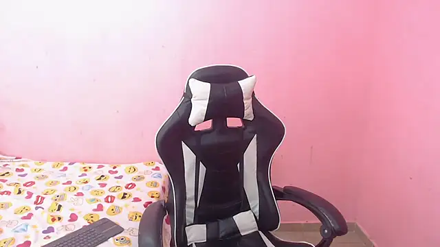 Snapshot of DEMI_LEED chatting on February 13, 2025, 5:33 pm DEMI LEED online show from February 13, 2025, 5:33 pm