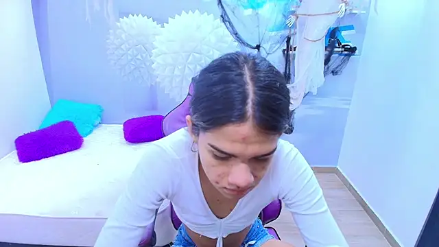 Snapshot of DEMI_LEED chatting on October 31, 2025, 12:28 pm DEMI LEED online show from October 31, 2025, 12:28 pm