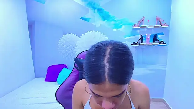 Snapshot of DEMI_LEED chatting on December 3, 2025, 5:33 pm DEMI LEED online show from December 3, 2025, 5:33 pm