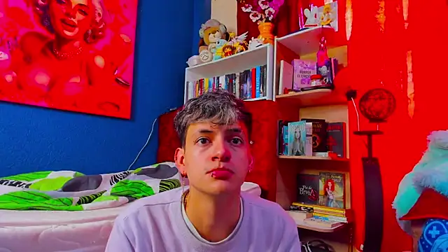 GabyThoms online show from February 24, 2025, 5:31 pm