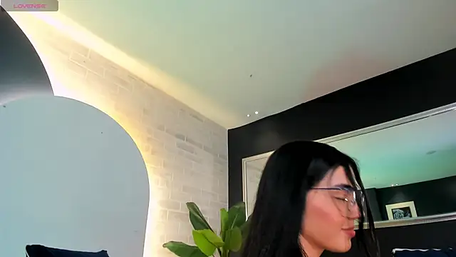 Snapshot of LucianaMillerX chatting on January 13, 2025, 11:06 pm LucianaMillerX online show from January 13, 2025, 11:06 pm
