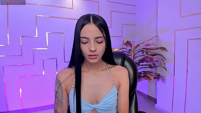 HannahJamesX online show from September 9, 2025, 5:45 pm