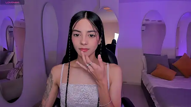 HannahJamesX online show from November 1, 2025, 7:16 pm