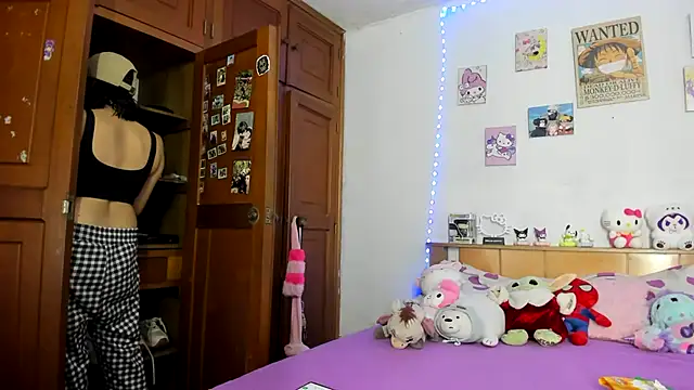 LunaDeCristall online show from September 9, 2025, 7:19 am