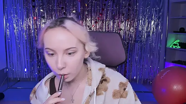 JasmineMilko online show from March 19, 2025, 5:08 am