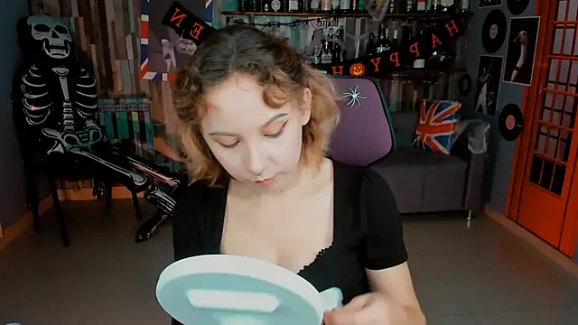 JasmineMilko online show from October 22, 2025, 5:08 am