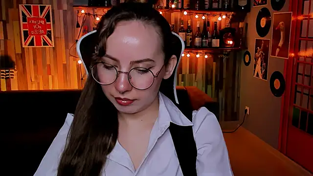 JasmineMilko online show from June 3, 2026, 5:10 am
