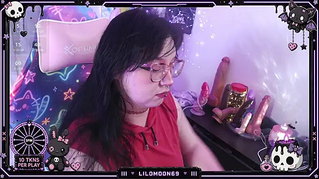 Snapshot of LiloMoon69 chatting on June 14, 2026, 8:27 am LiloMoon69 online show from June 14, 2026, 8:27 am