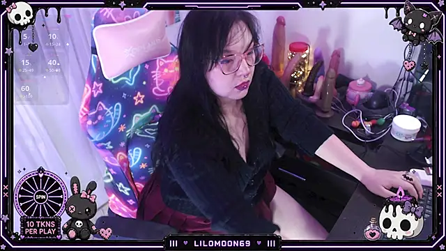 Snapshot of LiloMoon69 chatting on June 15, 2026, 8:38 am LiloMoon69 online show from June 15, 2026, 8:38 am