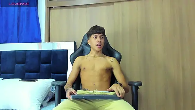  CamiloBass online show from January 28, 2025, 1:39 am