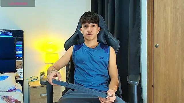 Snapshot of _CamiloBass chatting on April 23, 2026, 12:56 am CamiloBass online show from April 23, 2026, 12:56 am
